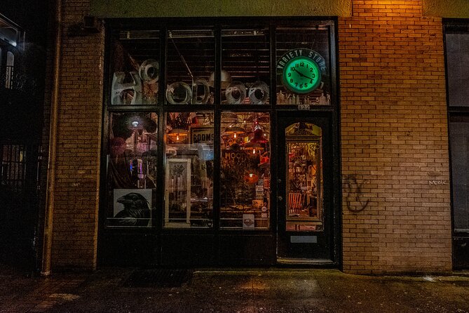 Portland: Ghosts Boos and Booze Haunted Pub Crawl - Kell’s Irish Pub, where skeptics get tested