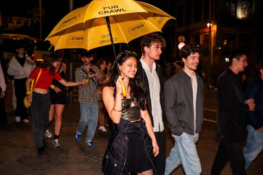 Porto: 4 Bar Pub Crawl, 7 Drinks, & Skip-the-Line Club Entry - Rua de Cândido dos Reis and the final bar stop