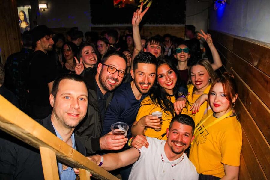 Porto: 4 Bar Pub Crawl, 7 Drinks, & Skip-the-Line Club Entry - Skip-the-line entry at the final club