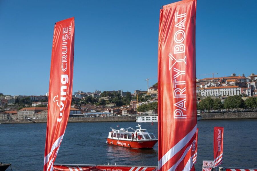 Porto: Douro River Party Boat with Sunset Option & 6 Bridges - Sunset gives the cruise its best light