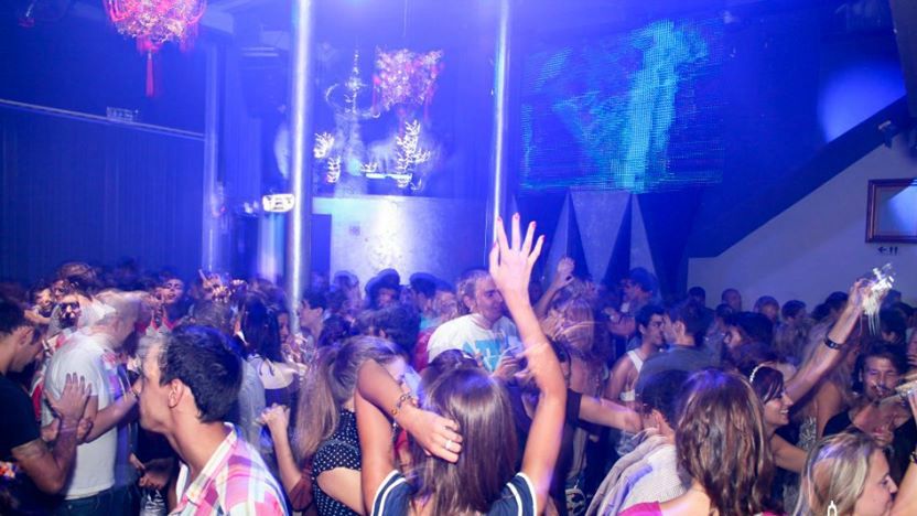 Porto: Pub Crawl with 6 Drinks and VIP Club Entry - Is $19 good value for Porto?