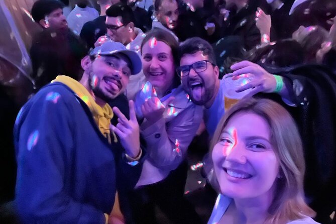 Porto Pubcrawl: 5h,7 Drinks,4 bars &Skip the line Club Entry - Finishing with club entry on Rua de Cândido dos Reis