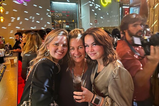 Porto Pubcrawl: 5h,7 Drinks,4 bars &Skip the line Club Entry - The guides make the difference