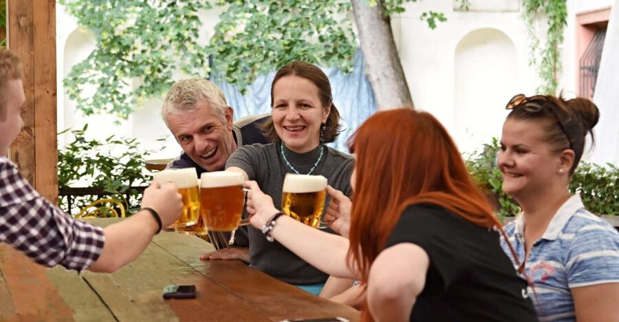Prague: 3-Hour Beer Tour and Traditional Czech Dinner - Meeting at the Charles Bridge for a gentle start