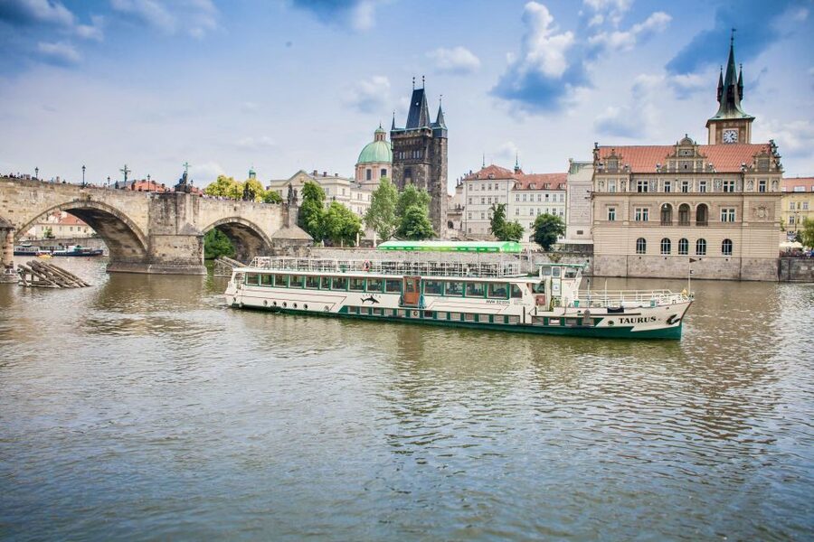 Prague: Afternoon Beer Cruise with Drinks Included - Kampa Island and the quieter river edge