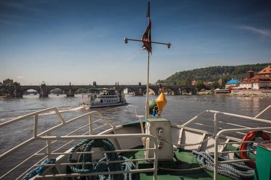 Prague: Afternoon Beer Cruise with Drinks Included - The included drinks and bar service