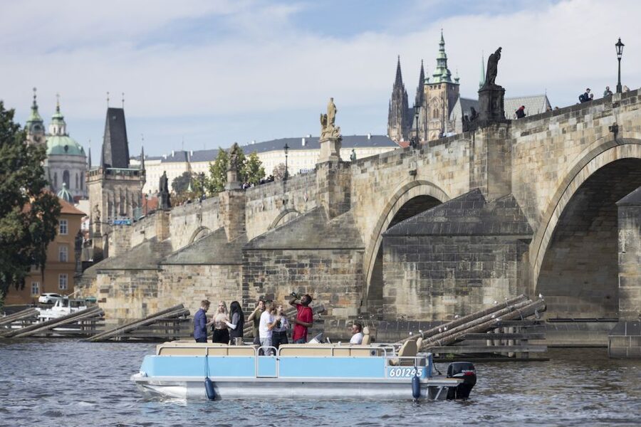 Prague: Beer Boat Tour - Music, atmosphere, and the party factor