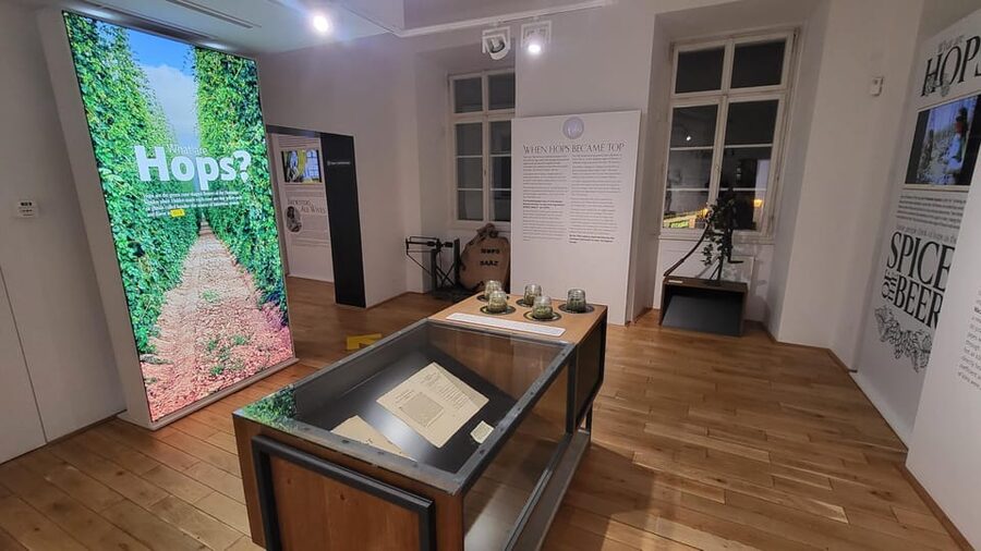 Prague: Beer Museum Tour with Tasting and Beer Bottling - Bottling and labeling your own beer