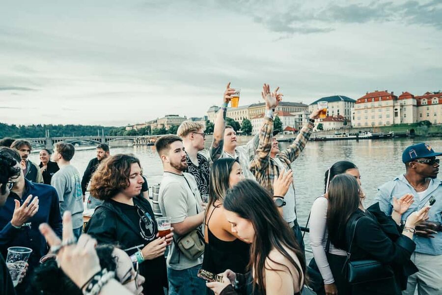 Prague: Booze Cruise with Open Bar and Duplex Entry - Key points to know before booking