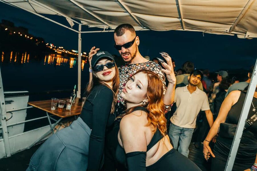 Prague: Booze Cruise with Open Bar and Duplex Entry - What the 150-person group size means