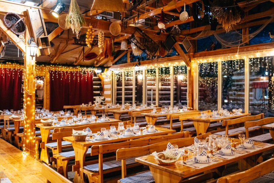 Prague: Dinner with Folk Show and Open Bar - A Czech evening built around music and movement