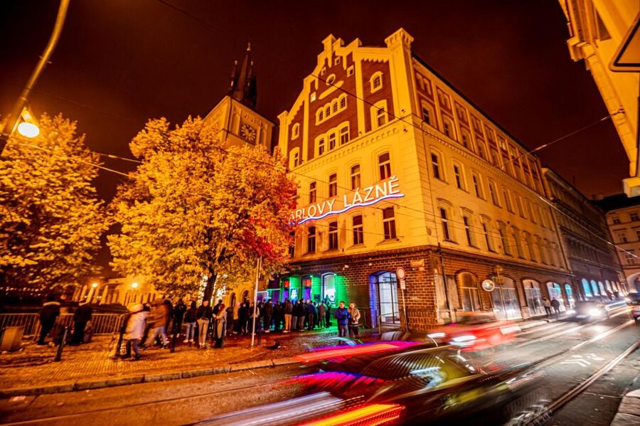 Prague: Entry ticket to Ice Pub Prague with Nightclub Option - The first few minutes: jackets, gloves, and a cold room