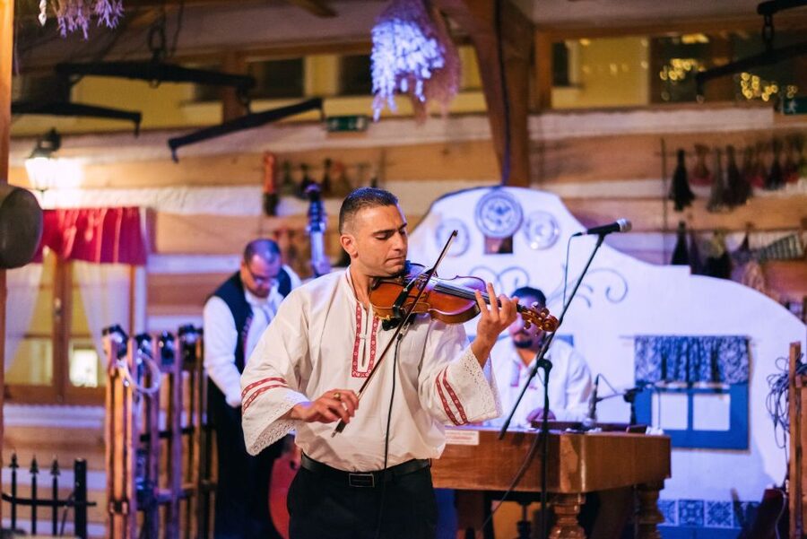 Prague: Folkloric Dinner Show with Unlimited Drinks - Key details before you book