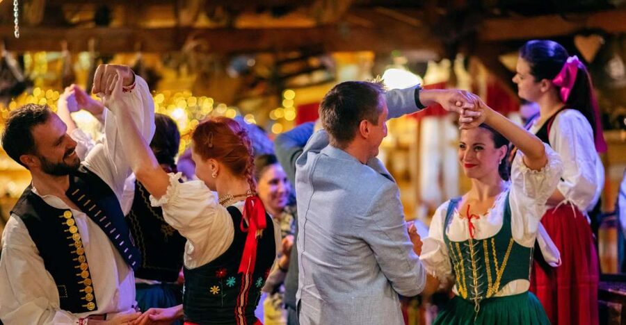 Prague: Folkloric Dinner Show with Unlimited Drinks - From Bohemian songs to Moravian melodies