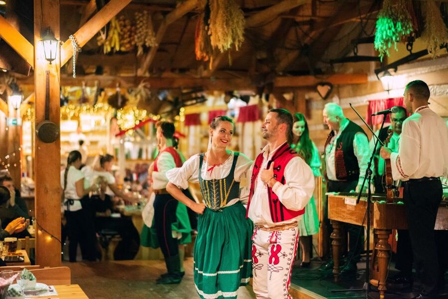 Prague: Folkloric Dinner Show with Unlimited Drinks - Getting to Hlubočepy without a headache