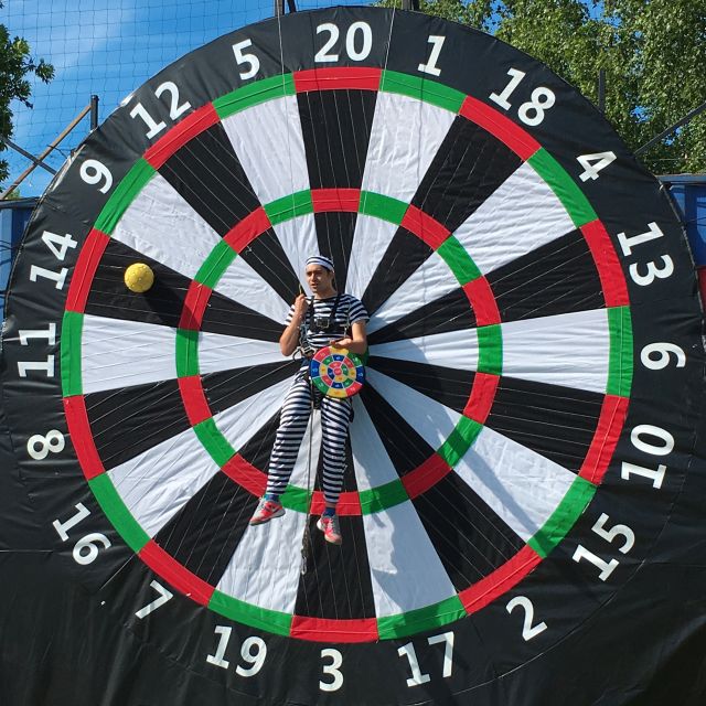 Prague : Giant Foot Darts and Giant Beer Pong Game - Comparing the Two Packages