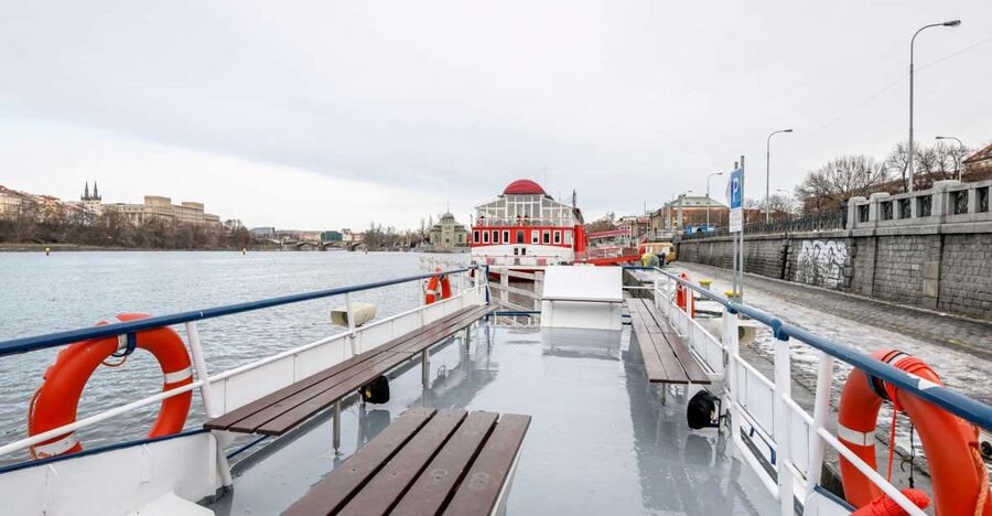 Prague: Private Beer Boat Cruise with Unlimited Beer - Unlimited beer, with prosecco for non-beer drinkers
