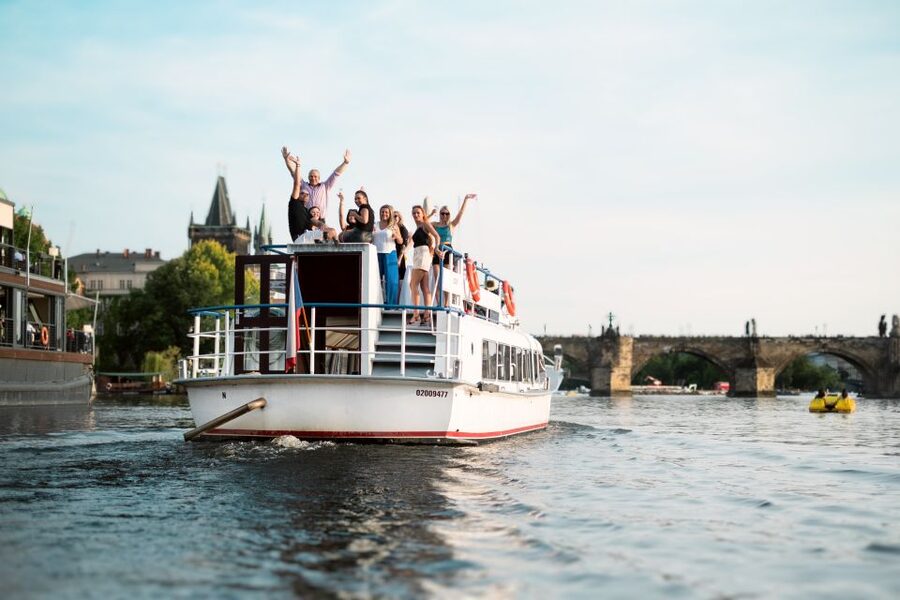 Prague: Private Beer Boat Cruise with Unlimited Beer - What the price means for your group
