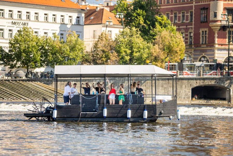 Prague: Private Cycle Boat River Tour with Beer or Prosecco - Beer, prosecco, and the value of the drinks