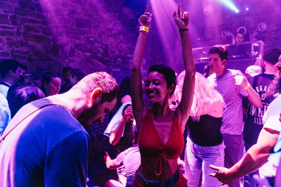 Prague: Pub Crawl with Unlimited Drinks & 5-floor Club Entry - Choosing between the 7:45 PM and 9:45 PM starts