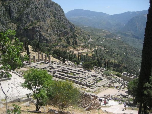 Private Delphi and Hosios Loukas Monastery - Great Lunch and Drinks Included - What makes this Delphi day different