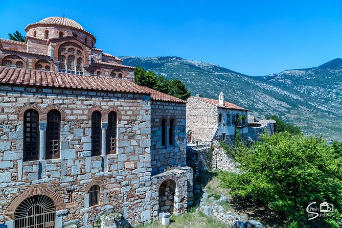 Private Delphi and Hosios Loukas Monastery - Great Lunch and Drinks Included - Why the private format matters