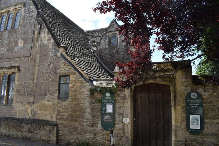Private Downton Abbey Day Tour, including Pub Lunch - Bampton, the Village Behind Downton