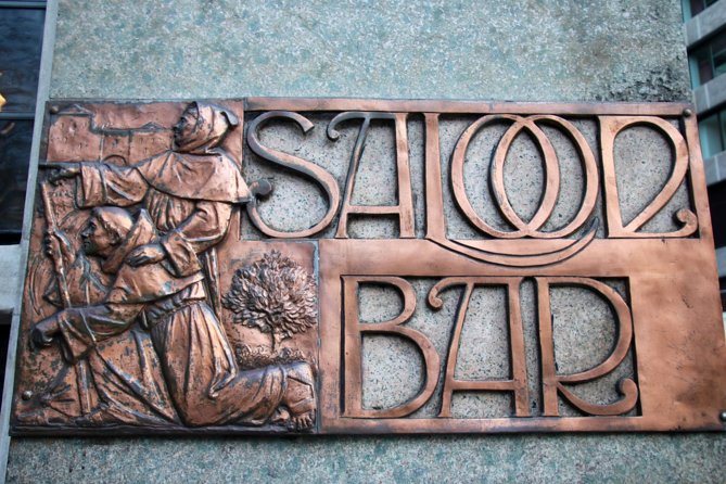 Private Group: Historical Pub Walking Tour of London - From Dickensian streets to an old inn of court