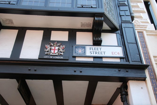 Private Group: Historical Pub Walking Tour of London - What the guides add to the experience