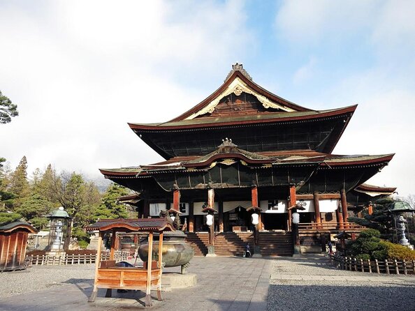Private Nagano 1-Day Tour:Snow Monkeys,Zenko-ji,Obuse,Sake,Onsen - Zenko-ji Temple and the making of Nagano