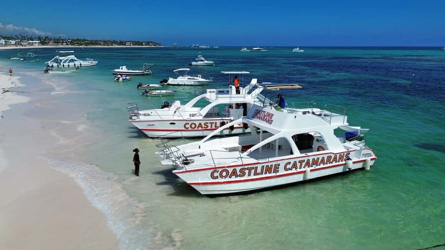 Private Party Boat Tour with Drinks and Snacks in Punta Cana - How the crew shapes the experience