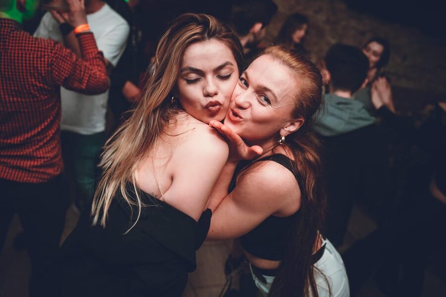 Pub Crawl - 1-hour Open Bar then Vip to 5 Clubs - Krakow - The six-hour schedule and the cost