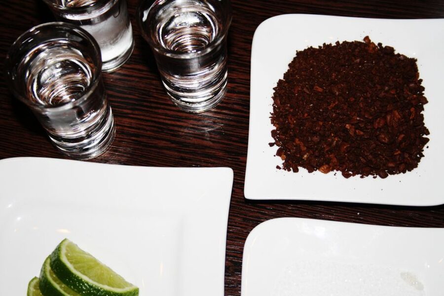 Pub Crawl Cologne Including Admission Fee for Bars and Shots - What makes the guides important