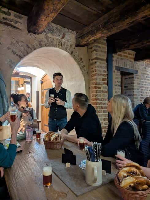 Pub crawl incl. Oktoberfest museum guided tour with beer tasting (private) - Starting at Munich’s Beer and Oktoberfest Museum