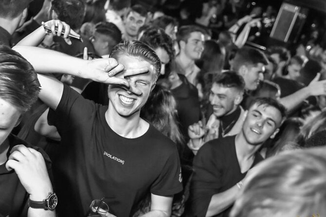 Pub Crawl Madrid by Mad Party Crew - Free shots, drink discounts, and the real price