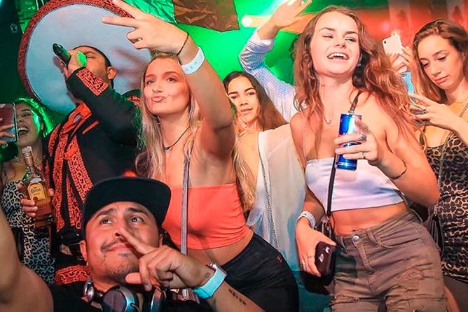 Pub Crawl Madrid by Mad Party Crew - Social energy, crowd size, and the solo experience