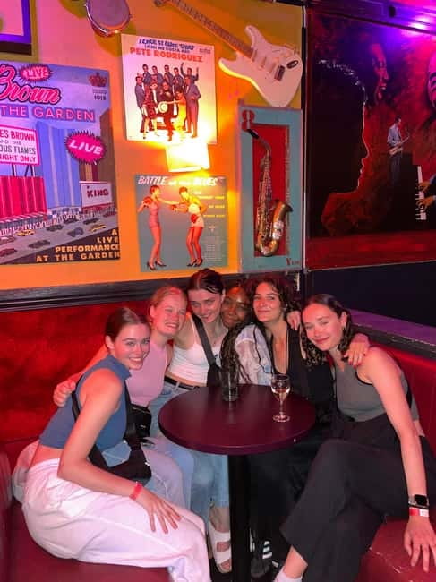 Pub Crawl Paris: Drink, Laugh, Meet the World - Starting the night at Generator Paris