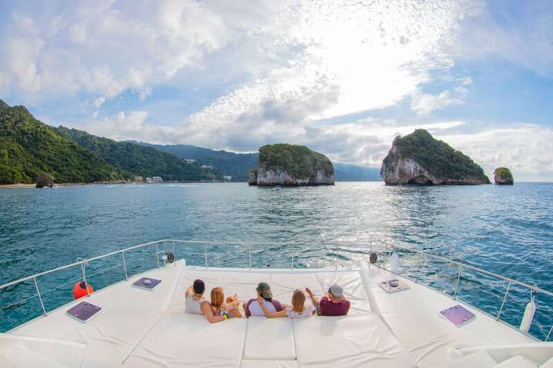 Puerto Vallarta: Luxury Yacht Tour with Lunch and Open Bar - Majahuitas Cove and the two-hour water stop