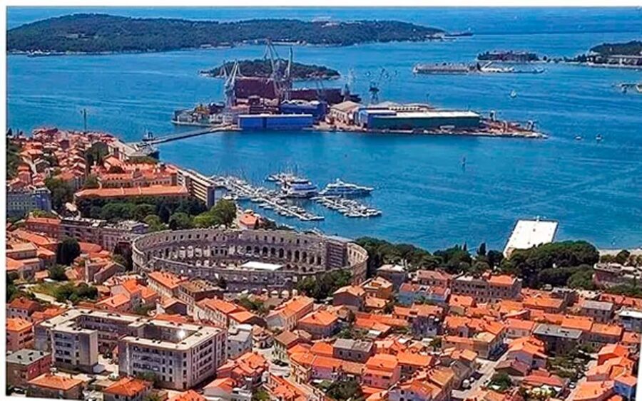 Pula: Harbor Cruise with unlimited Drinks - Monuments and the military side of Pula
