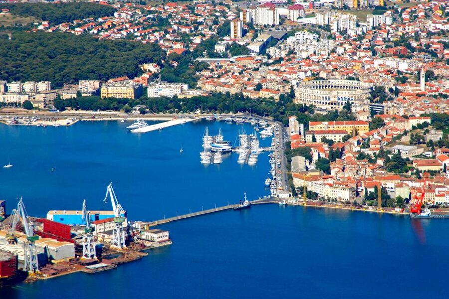 Pula: Harbor Cruise with unlimited Drinks - Passing the Pula Breakwater