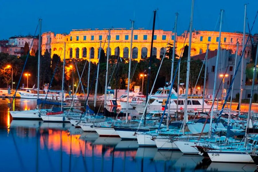 Pula: Harbor Cruise with unlimited Drinks - Unlimited drinks: useful, but not quite a full bar