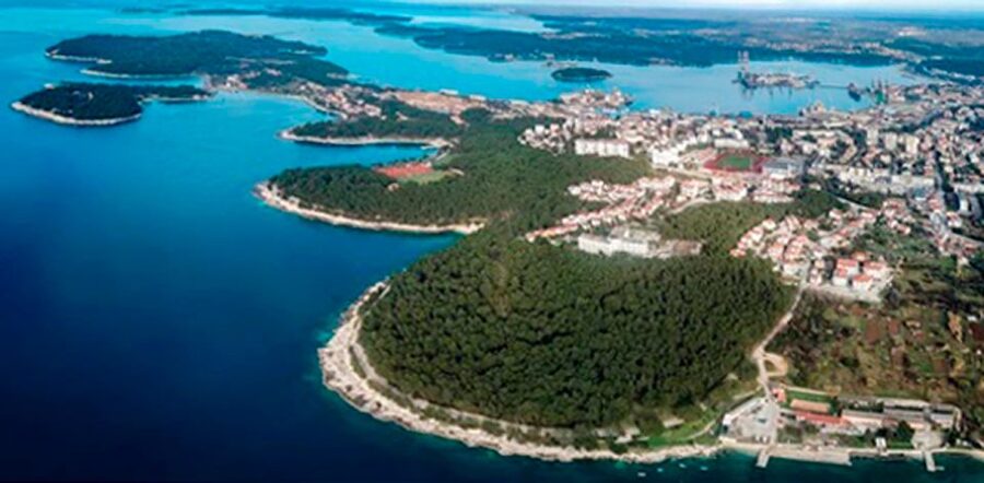Pula: Harbor Cruise with unlimited Drinks - Commentary, languages, and what you will learn