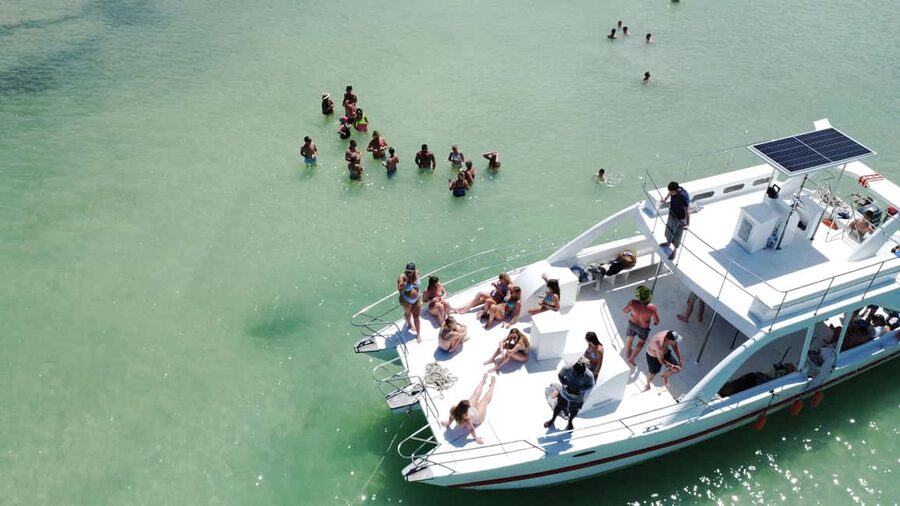 Punta Cana: Booze Cruise with Snorkel and Natural Pool Stop - The first 25-minute cruise along Bávaro