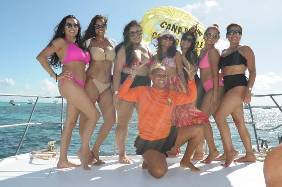Punta Cana: Booze Cruise with Snorkel and Natural Pool Stop - The natural pool and its floating bar