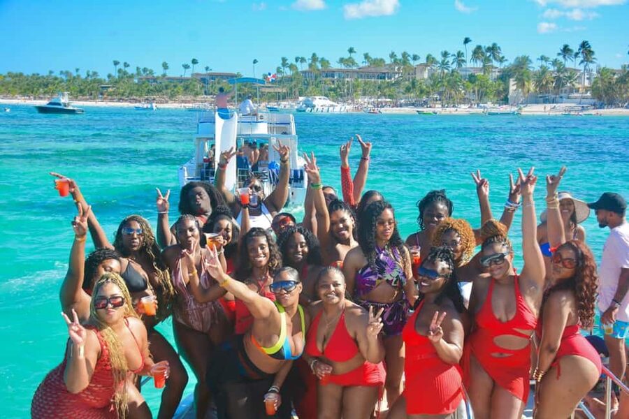 Punta Cana: Hip Hop Party Cruise w/Open Bar (Adults Only) - Seventy-five minutes at the natural pool