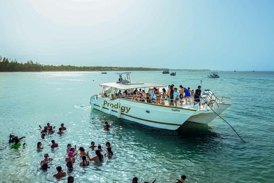Punta Cana Party Boat (Adults only) - Four cocktail choices and a national open bar