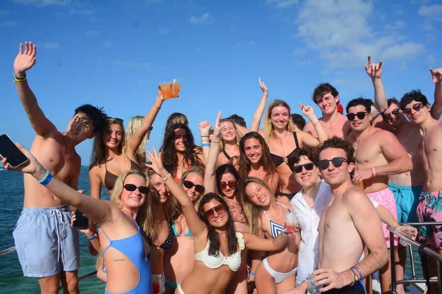 Punta Cana Private Catamaran Cruise, Open Bar & Snorkeling - A short cruise with a useful rhythm