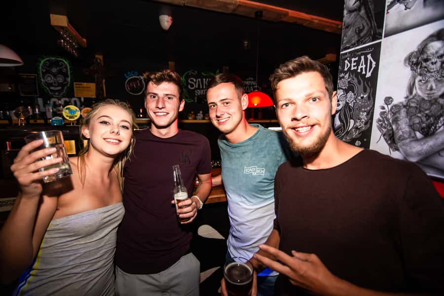 Queenstown: Bar Crawl with 5 Free Shots and Pizza - Why this $17 night is such good value