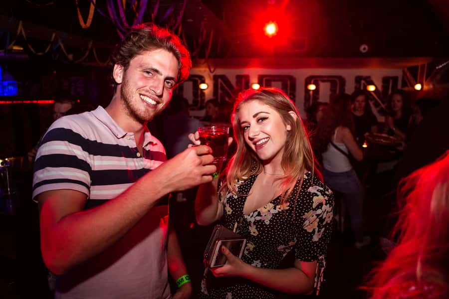Queenstown: Bar Crawl with 5 Free Shots and Pizza - Free shots, pizza, and the pace of the night