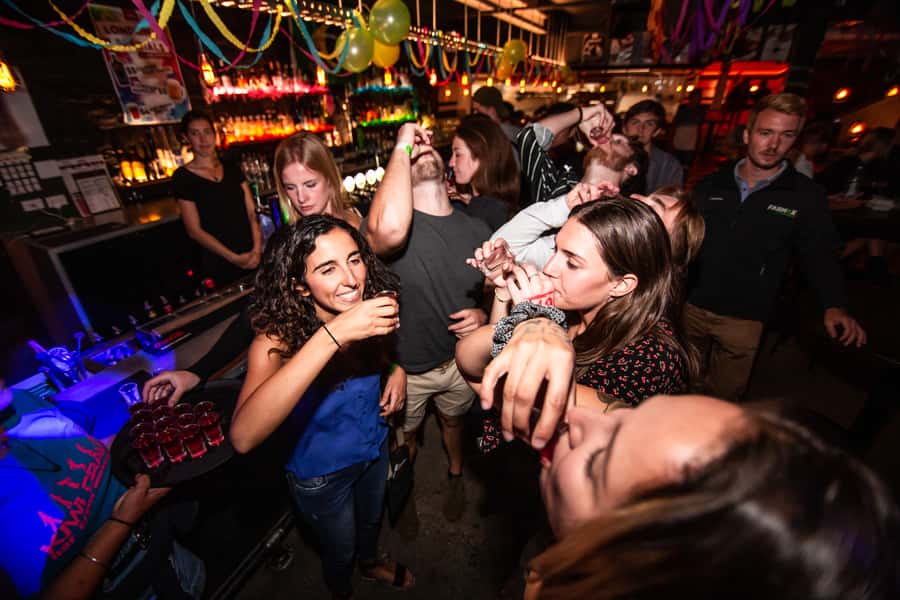 Queenstown: Bar Crawl with 5 Free Shots and Pizza - How to make the most of the four hours